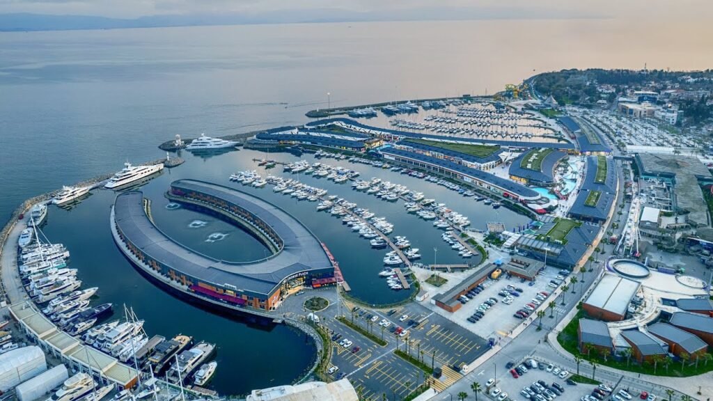 فيا بورت توزلا مارينا