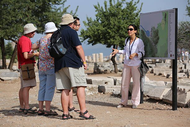 استئجار مرشد سياحي خاص - شركة سفرنا