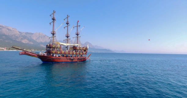 ماهي رحلة سفينة القراصنة في أنطاليا؟