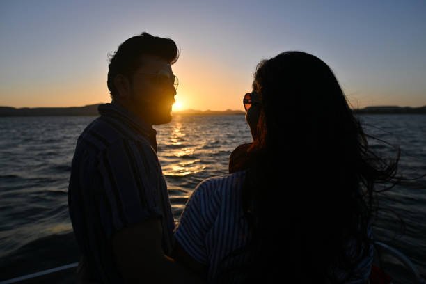 رحلة بحرية عند غروب الشمس مع جلسة تصوير